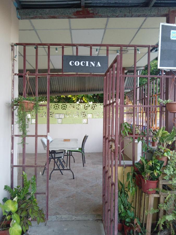 Hostal Brisas Calobrenas ภายนอก รูปภาพ