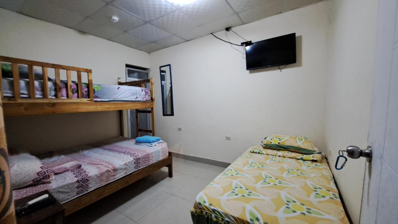 Hostal Brisas Calobrenas ภายนอก รูปภาพ